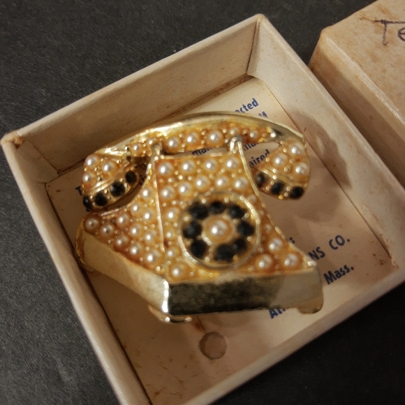 Vintage Faux Pearl Rotary Telephone Brooch Pin 1950s - Picture 2 of 5